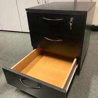 Cassettiera nera opaca con ruote e chiave