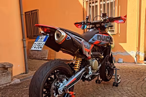 Ducati Hypermotard 698