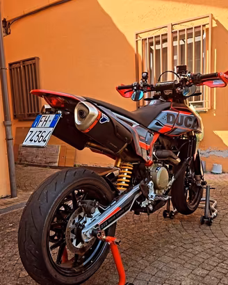 Ducati Hypermotard 698