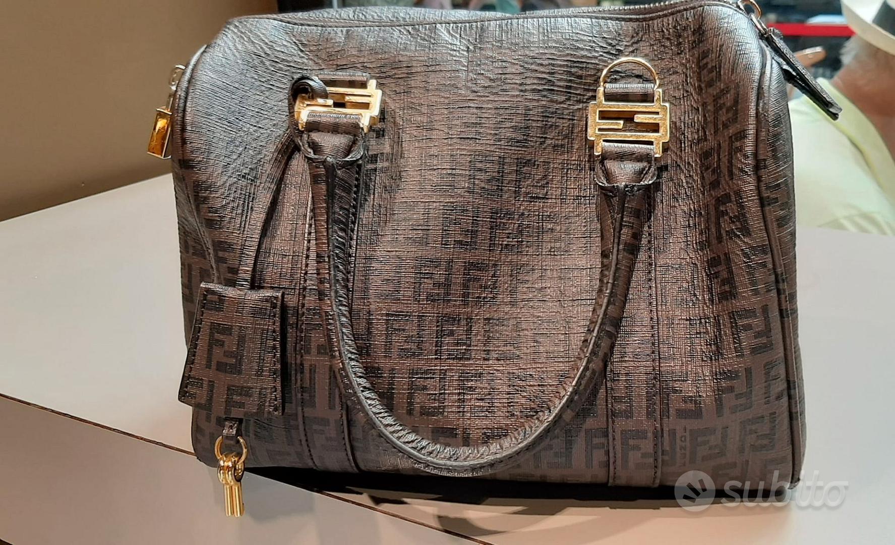 Fendi bauletto canvas spalmato marrone nero Abbigliamento e