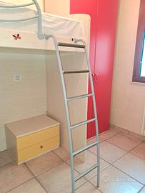 Cameretta con letto a castello