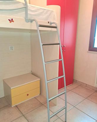 Cameretta con letto a castello