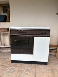 Cucina a gas con forno e vano bombola