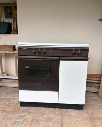 Cucina a gas con forno e vano bombola