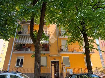 2 LOCALI A PARMA