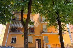 2 LOCALI A PARMA
