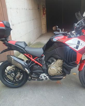 DUCATI PRATICAMENTE NUOVA