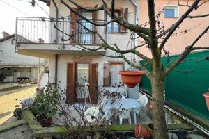 CASA SEMINDIPENDENTE A TRANA