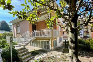 VILLA SINGOLA A PESARO