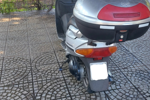 Scooter suzuki 250 burguman