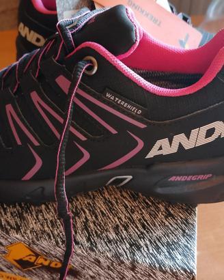Scarpe da trekking Ande n. 36 nuove con carte