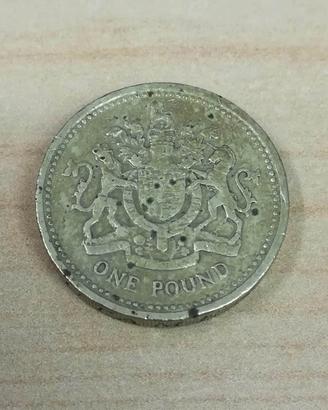 One pound decus et tutamen 1983 sterlina