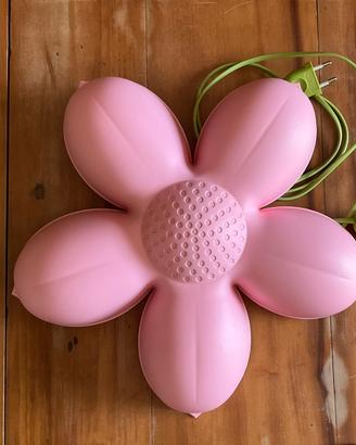 Lampada da muro Ikea a forma di fiore
