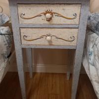 comodino in legno shabby