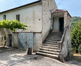 Lustra, casa di campagna con 1,5 ettari di terreno