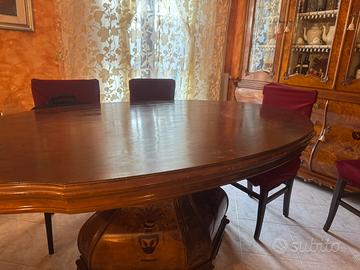 Tavolo da pranzo stile olandese