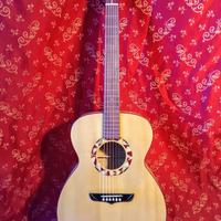 Chitarra acustica di liuteria