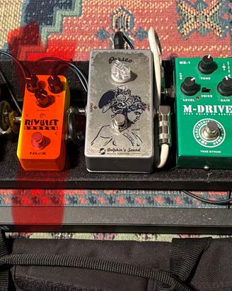 Pedal train mini, alimentatore Modtone e pedali