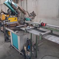 Troncatrice per metalli con rulliere e fermo