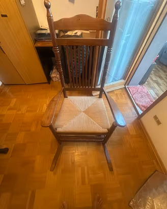 Sedia a dondolo in legno