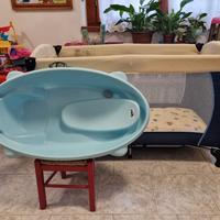 lettino pieghevole e vaschetta bagnetto