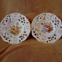 coppia piatti decorativi dipinti e traforati