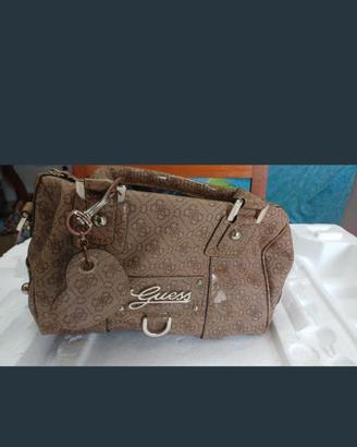 Borsa e portafoglio Guess 