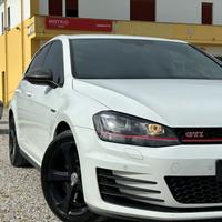 Volkswagen Golf GTI Performance 2.0 TSI 3p. BlueMo