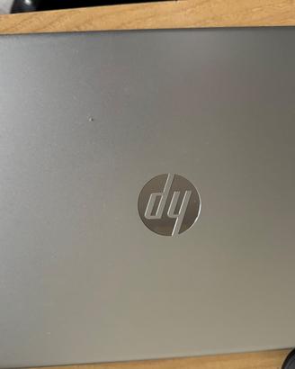 Computer portatile HP Laptop 15-fd0090nl
