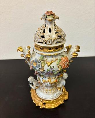 Vaso in porcellana di Capodimonte