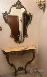 specchiera e consolle in legno e marmo