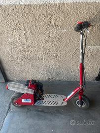 monopattino a motore benzina