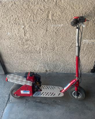 monopattino a motore benzina