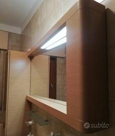 Specchio contenitore illuminato