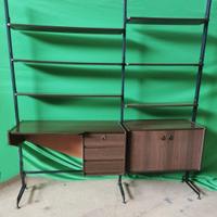 Libreria con mobile scrivania in legno e ferro