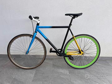Bicicletta scatto fisso fixed