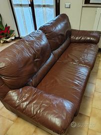 Divani 3 e  2 posti in pelle