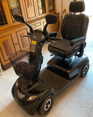 Scooter elettrico Invacare per disabili