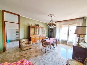 Bicamere più studio con terrazzo