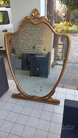Specchio antico con cornice dorata in legno 