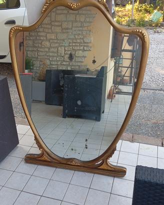 Specchio antico con cornice dorata in legno 
