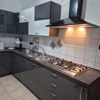  cucina angolare con elettrodomestici 