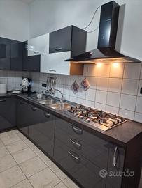  cucina angolare con elettrodomestici 