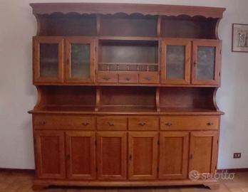 Credenza con vetrina.