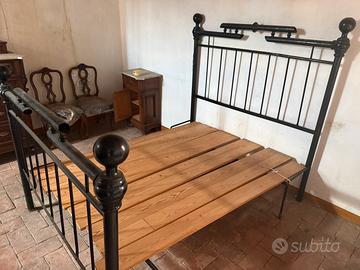 Letto matrimoniale in ferro antico