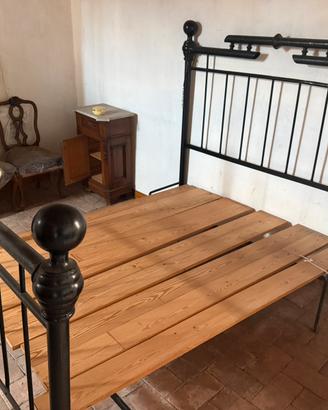 Letto matrimoniale in ferro antico