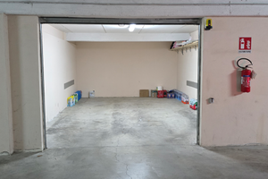 Box doppio di 33 mq a Cecchina