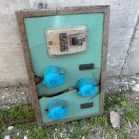 Antico quadro elettrico