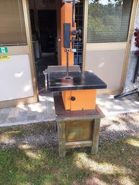 bindello sega a nastro su mobile con ruote