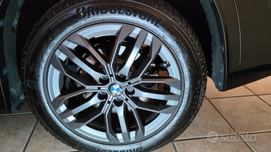 Set di quattro cerchi BMW con gomme invernali